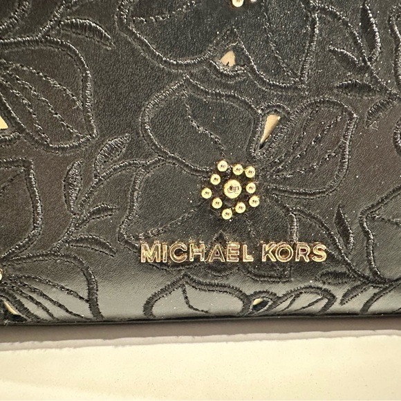 Michael kors Black sling bag . - Picture 6 of 6